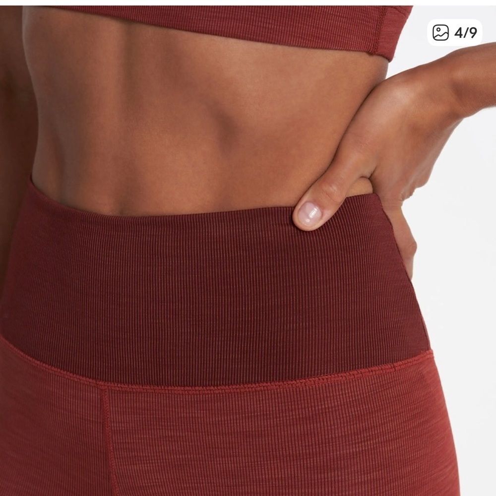 Vuori Lux Rib Studio Leggings Currant Heather burnt red color size large - Picture 10 of 13